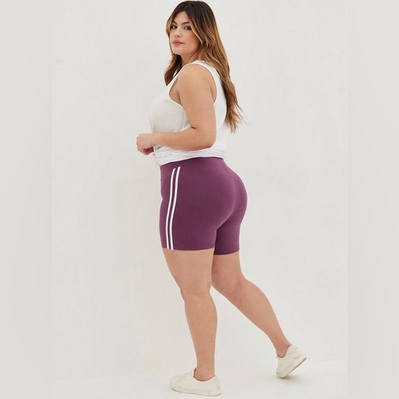 Torrid 5 Inch Signature Waist Side Stripe Bike Short in Purple Size 2 (2XL) EUC - Picture 4 of 9